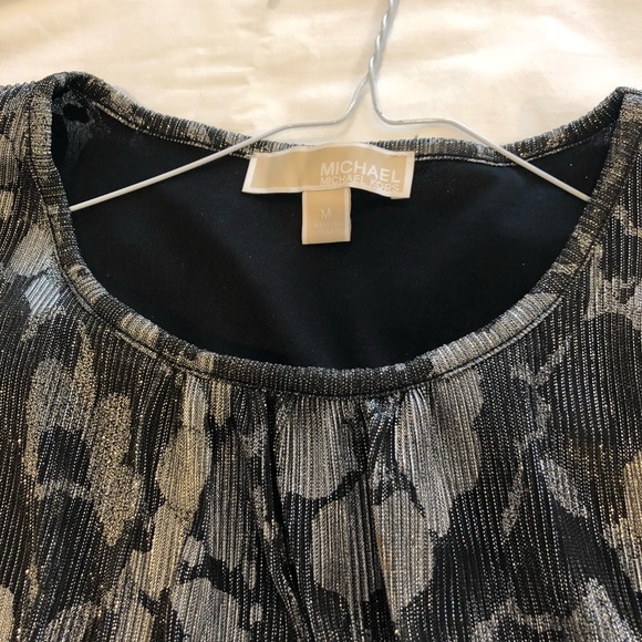 Top - Picture 2 of 4